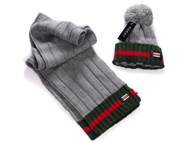 Фото новогодних подарков для мужчин - шапка и шарф от Gucci