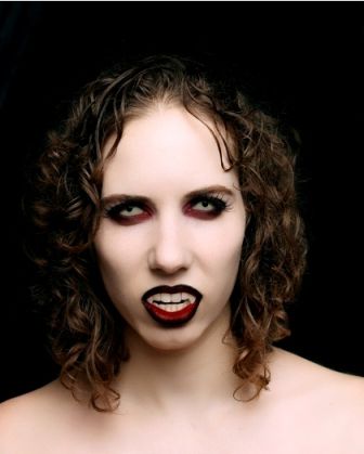 Как сделать макияж вампира на Хэллоуин?