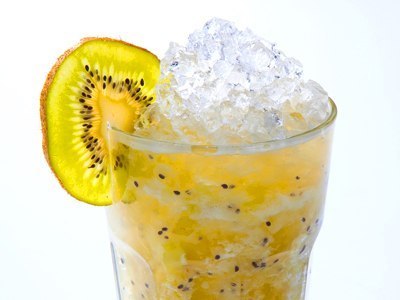 Слалом - Безалкогольный освежающий лимонад со свежими фруктами и яблочным соком. 