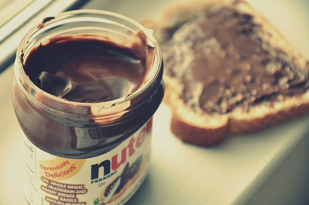 Состав Nutella варьируется от страны к стране: например, в итальянской версии, содержание сахара меньше, чем во французской. В варианте для России, США, Канады и Мексики используется пальмовое масло в