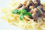 Паста с мясными шариками под сливочным соусом