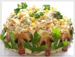 Салат с курицей, грибами и маринованными огурцами 