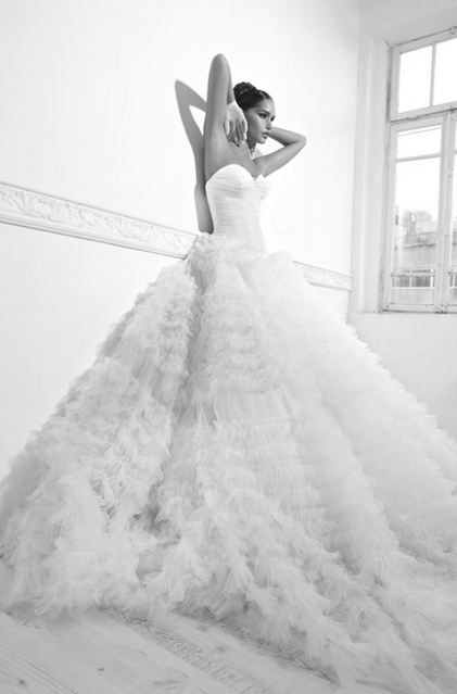 Фото свадебного платья из коллекции 2008 Inbal Dror
