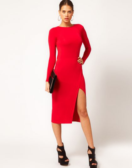 Вечернее платье красного цвета