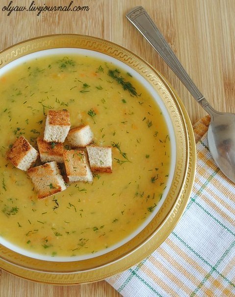 Гороховый суп с сухариками 